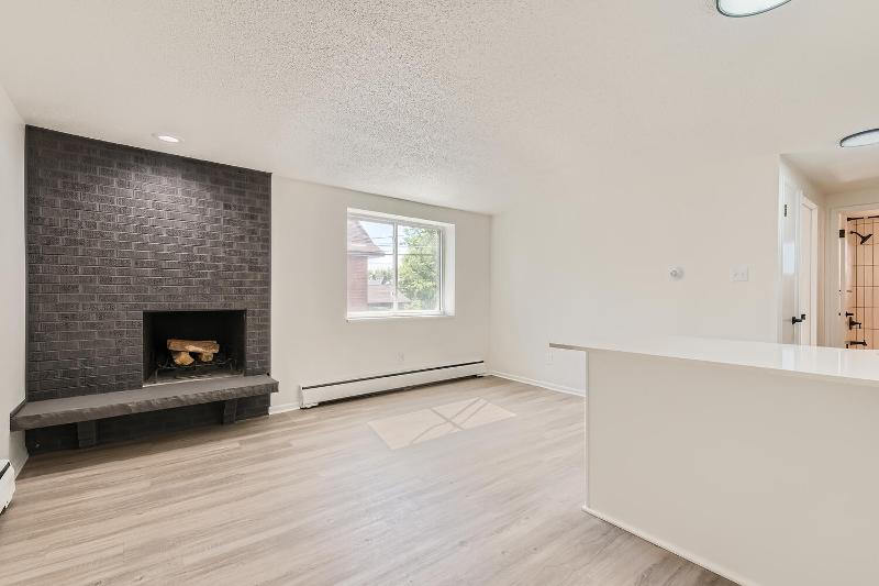188198 S Clarkson St 206-large-016-015-206 Living Room-1500x1000-72dpi