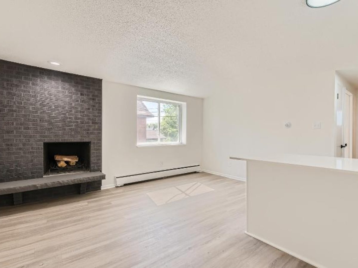 188198 S Clarkson St 206-large-016-015-206 Living Room-1500x1000-72dpi